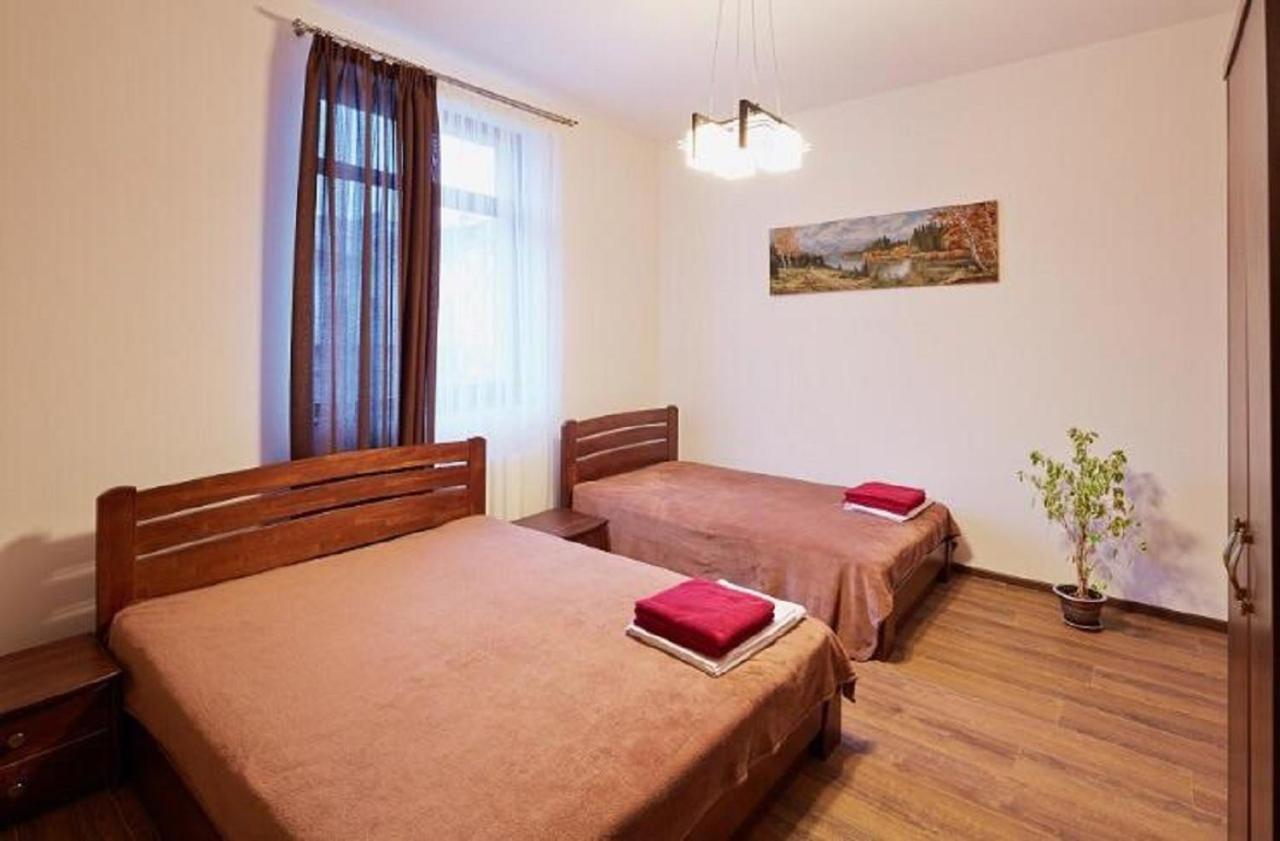 Apartment On Lychakivska ลวีฟ ภายนอก รูปภาพ